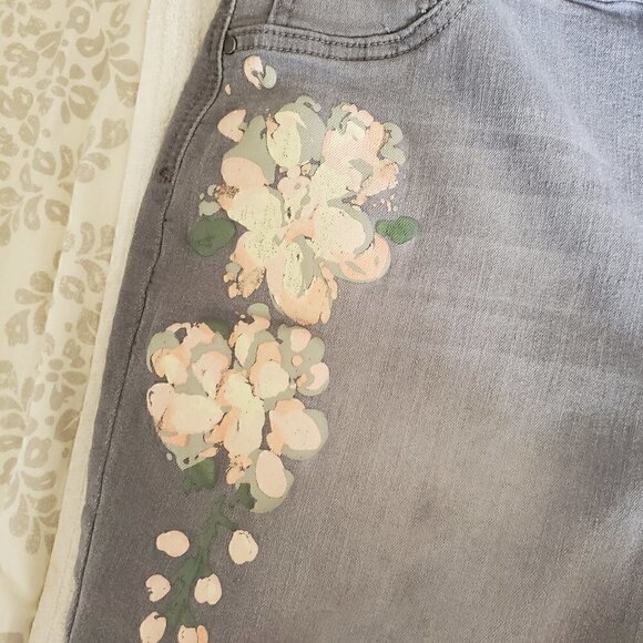 Catherine Malandrino Gray Denim Skinny Jeans with Floral Art - Picture 5 of 14